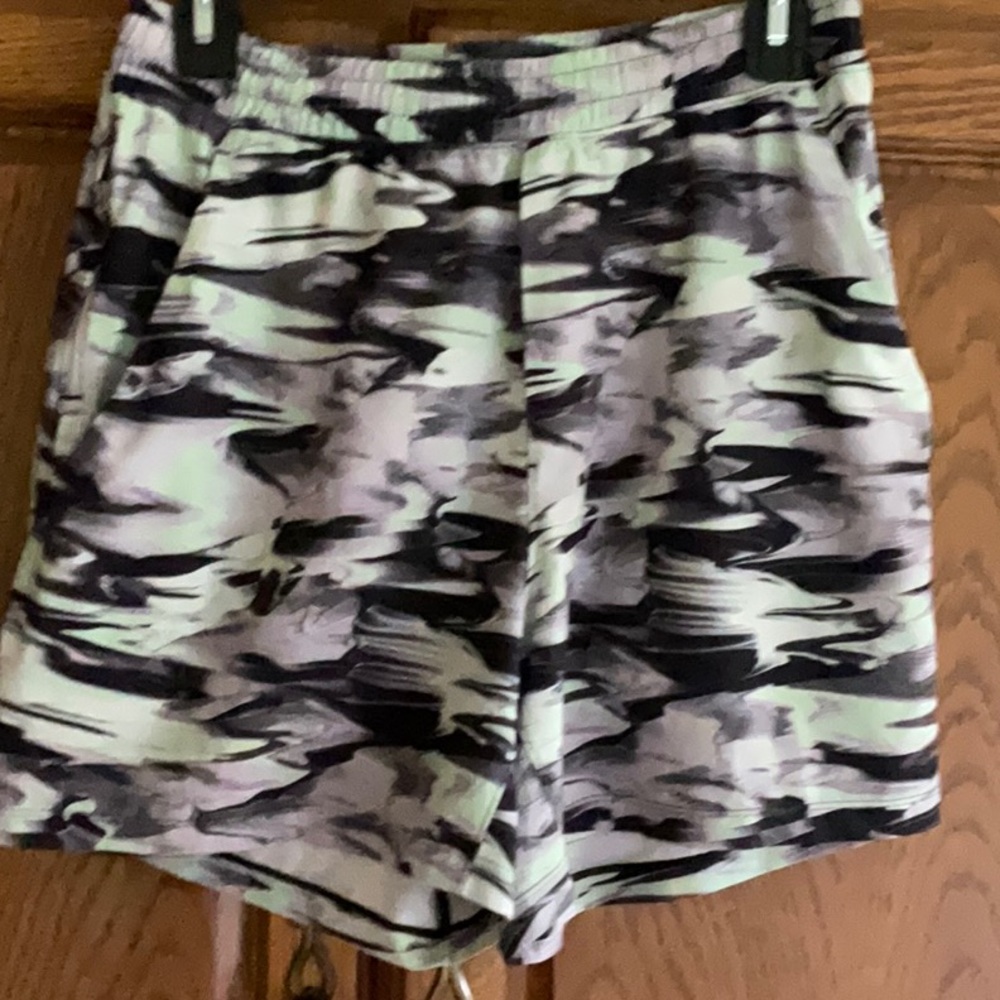 lululemon athletica Men's Athletic Shorts - Black and Gray Pattern